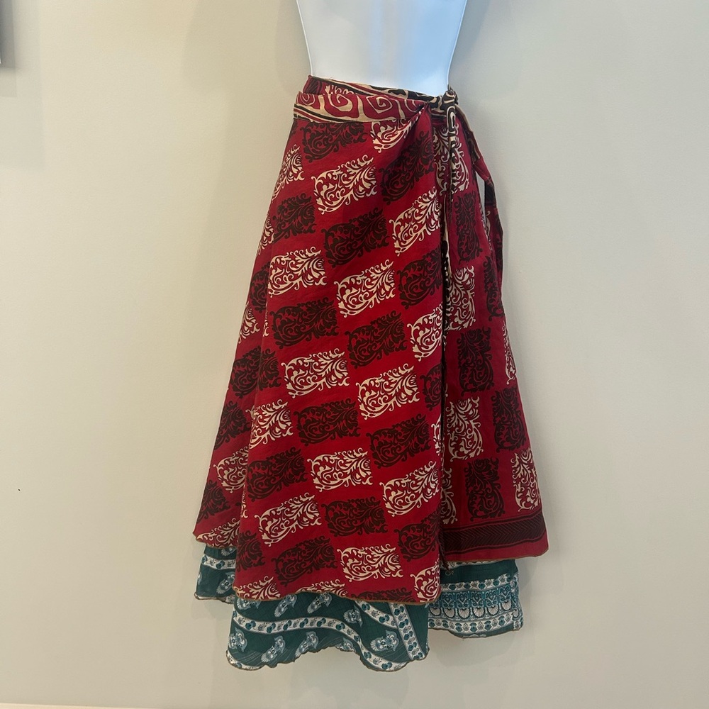 Chic Red and Green Patterned A-Line Skirt